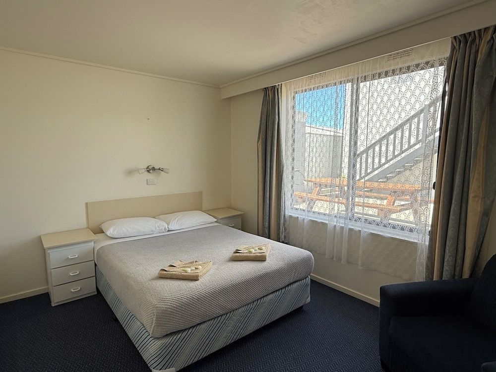 Standard Apartment, 2 Bedrooms, Kitchen (2br self contained apt)