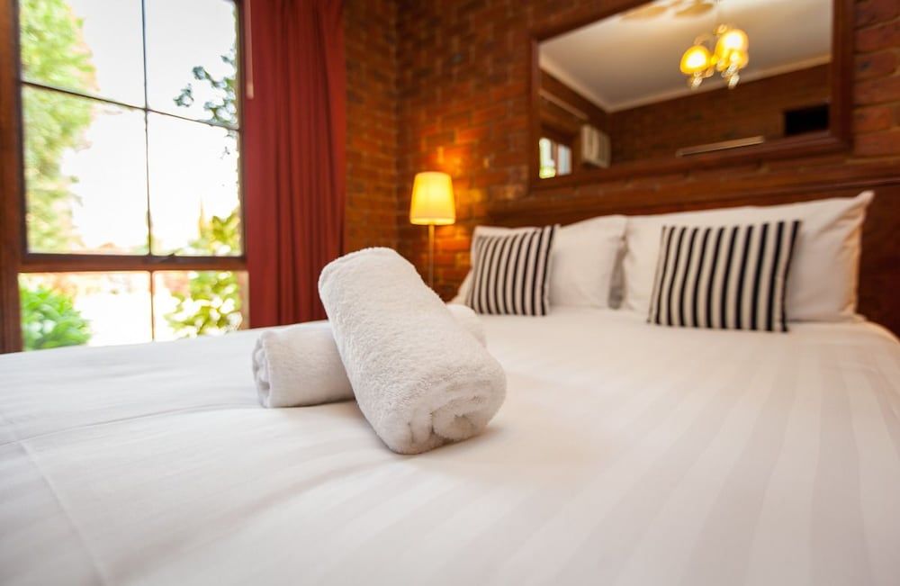 Armour Motor Inn Standard Room, Non Smoking, Balcony (QUEEN ROOM) 4