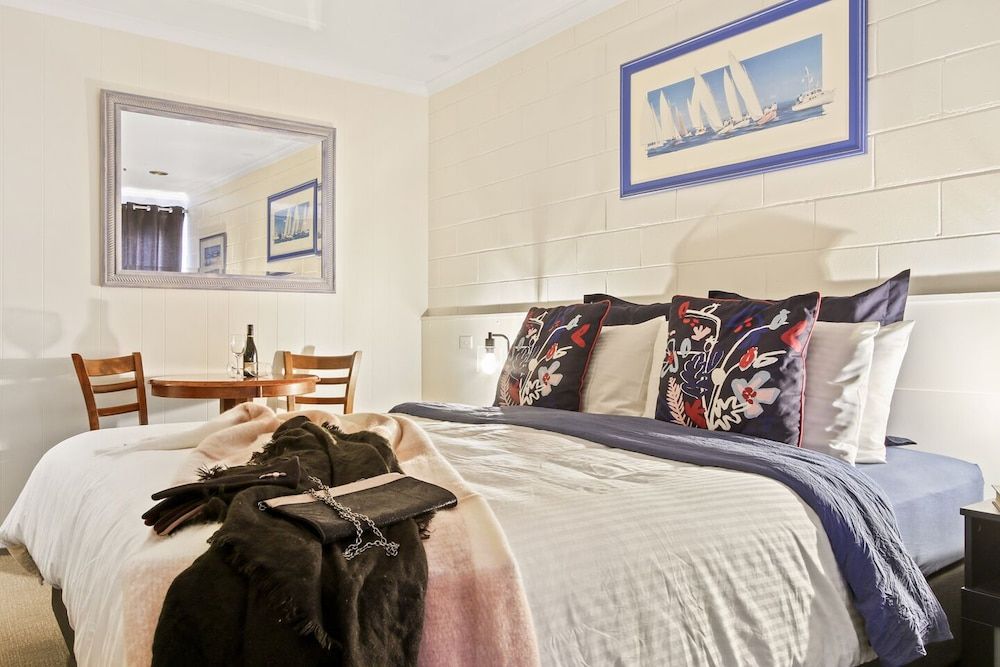 Sandbar Motel Deluxe Room, 1 King Bed 2