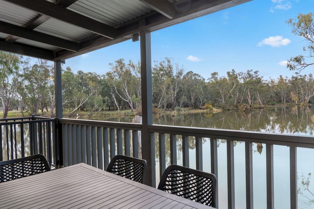 Discovery Parks - Nagambie Lakes Superior Riverside 2 Bedroom Cabin - Sleeps 5 7