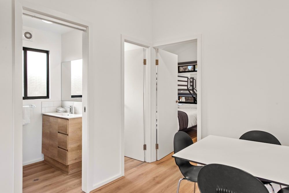 Discovery Parks - Nagambie Lakes Standard 2 Bedroom Cabin - S7 Pet Friendly 4