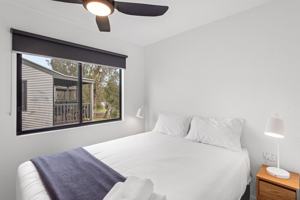 Discovery Parks - Nagambie Lakes Superior Riverside 3 Bedroom Cabin - Sleeps 6