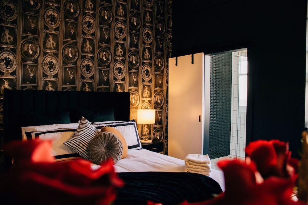 Rooms of Renown Deluxe Apartment 2