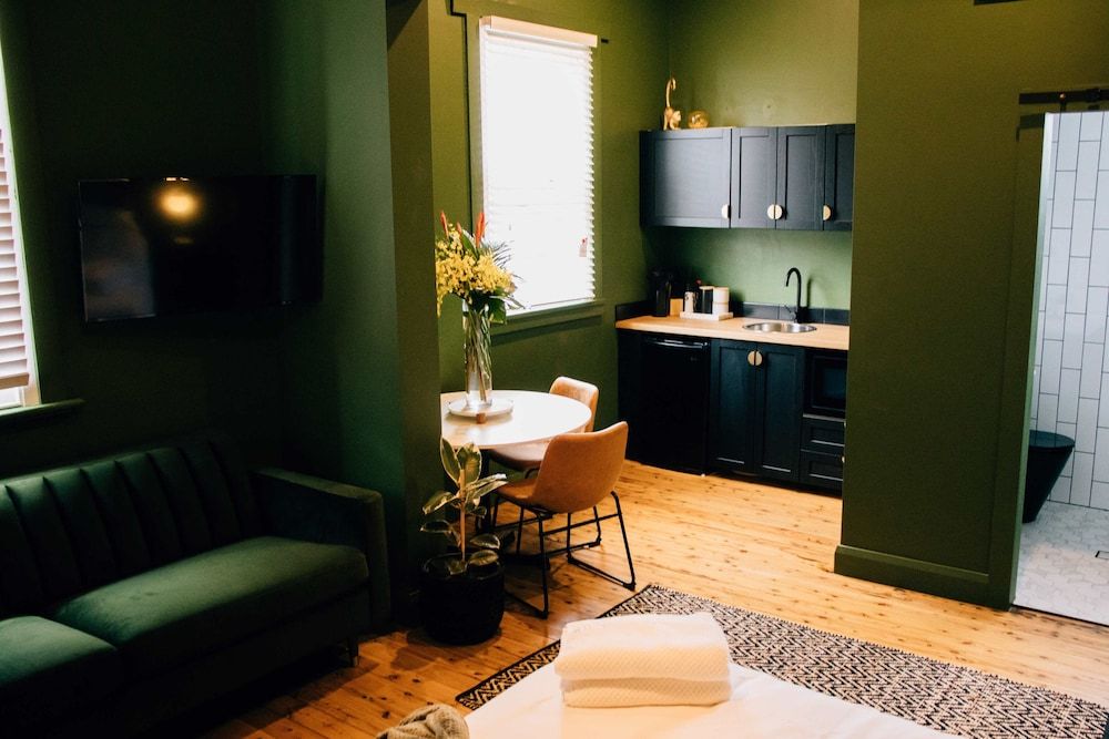 Rooms of Renown Superior Apartment 3