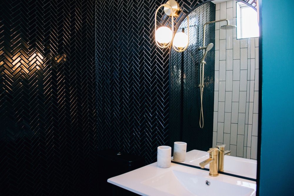 Rooms of Renown Executive Apartment 2