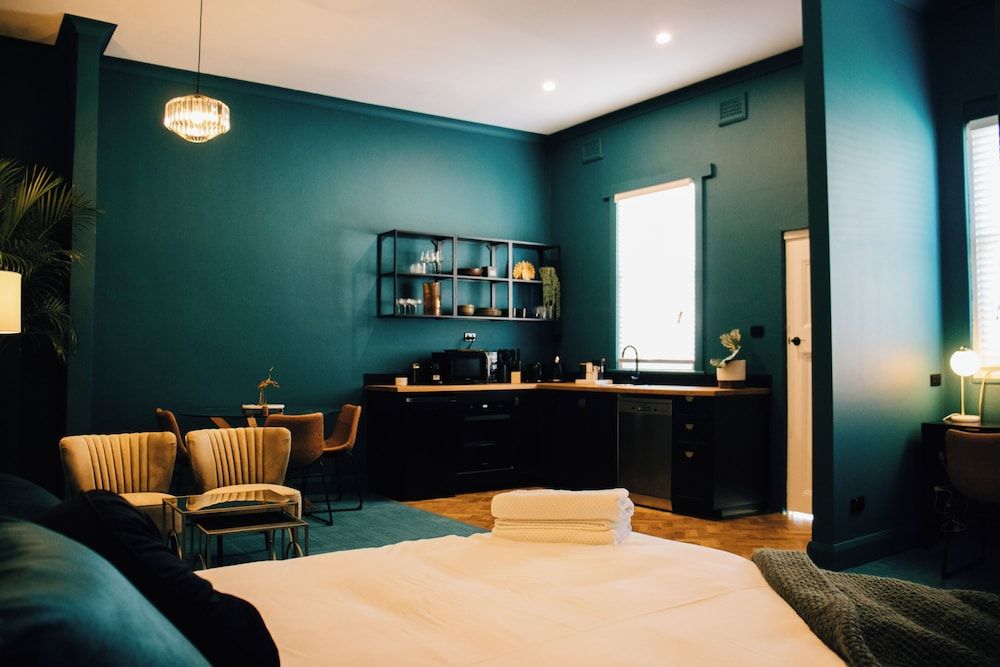 Rooms of Renown Executive Apartment 3