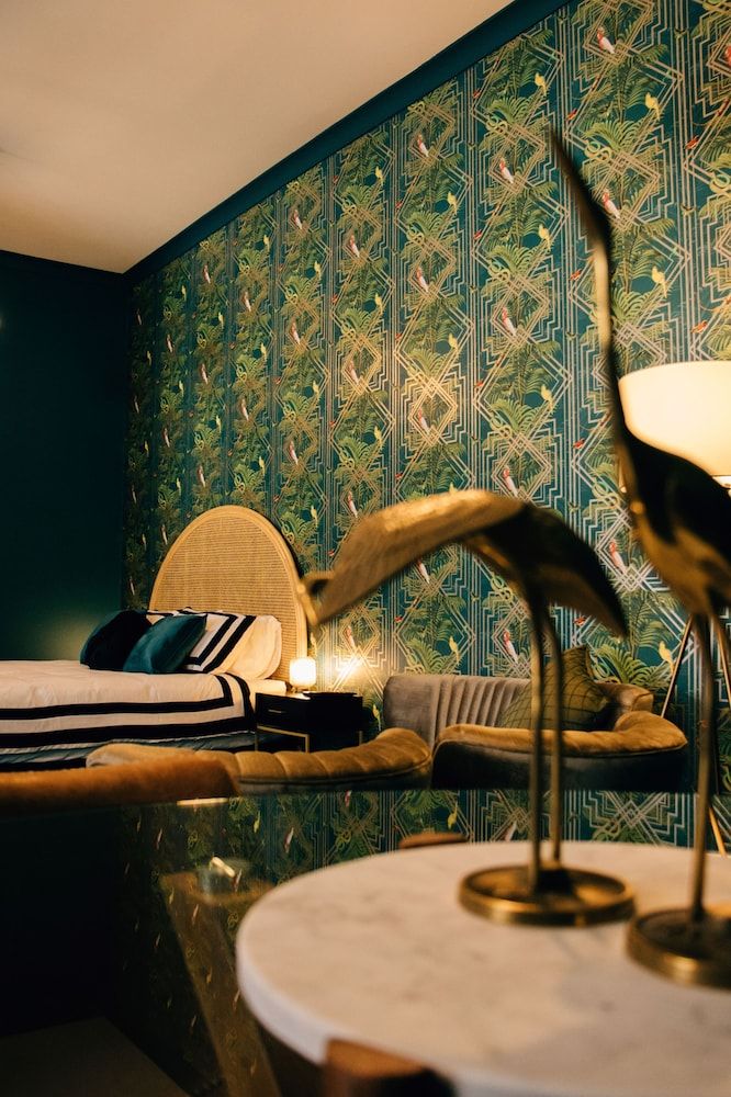 Rooms of Renown Executive Apartment 4