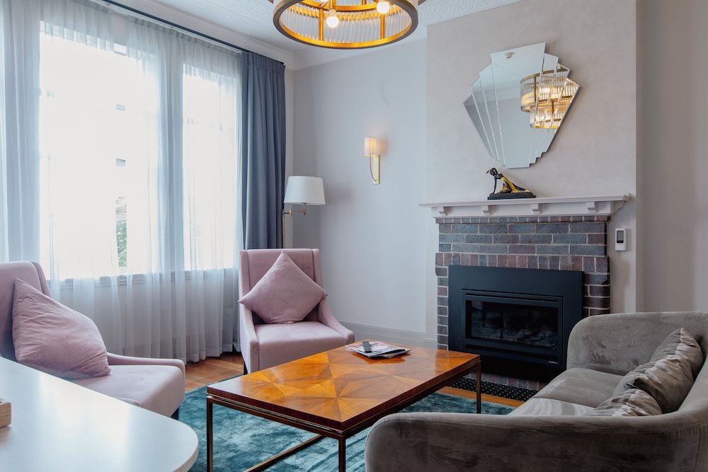 Tattersalls Boutique Hotel Armidale Governors Suite 4