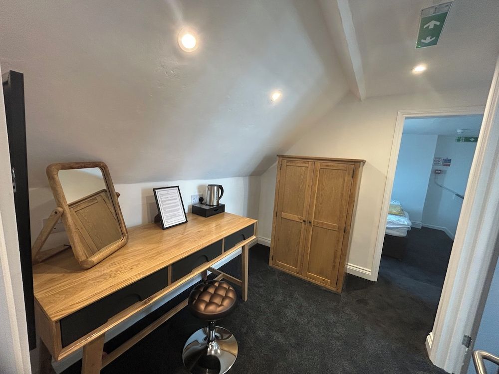 The Stag Deluxe Room, 2 Bedrooms, Non Smoking 10