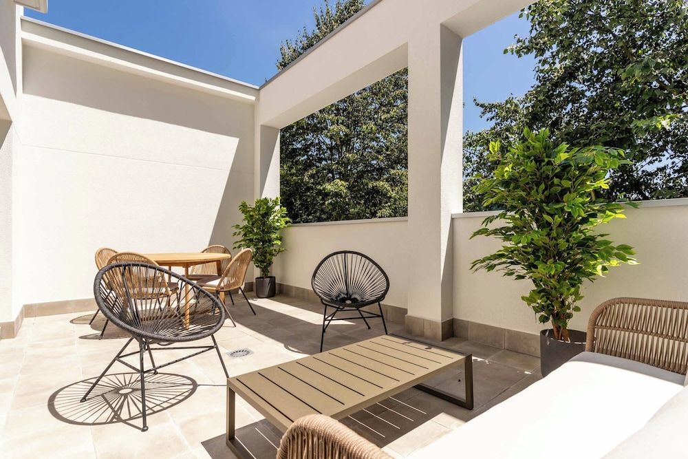 Limehome Oviedo Calle Postigo Bajo One-Bedroom Comfort Apartment + Patio 4