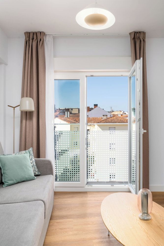Limehome Oviedo Calle Postigo Bajo One-Bedroom Comfort Apartment + Balcony 10