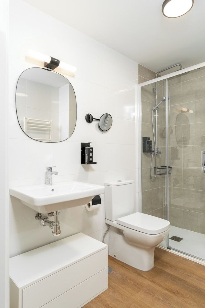 Limehome Oviedo Calle Postigo Bajo One-Bedroom Comfort Apartment + Patio 5