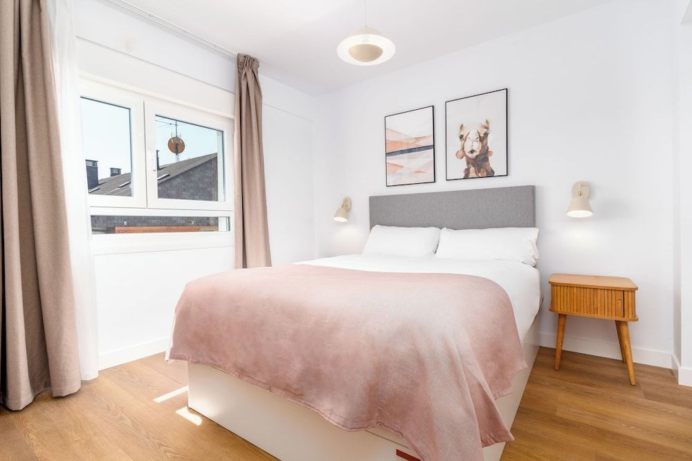 Limehome Oviedo Calle Postigo Bajo One-Bedroom Comfort Apartment + Balcony 2