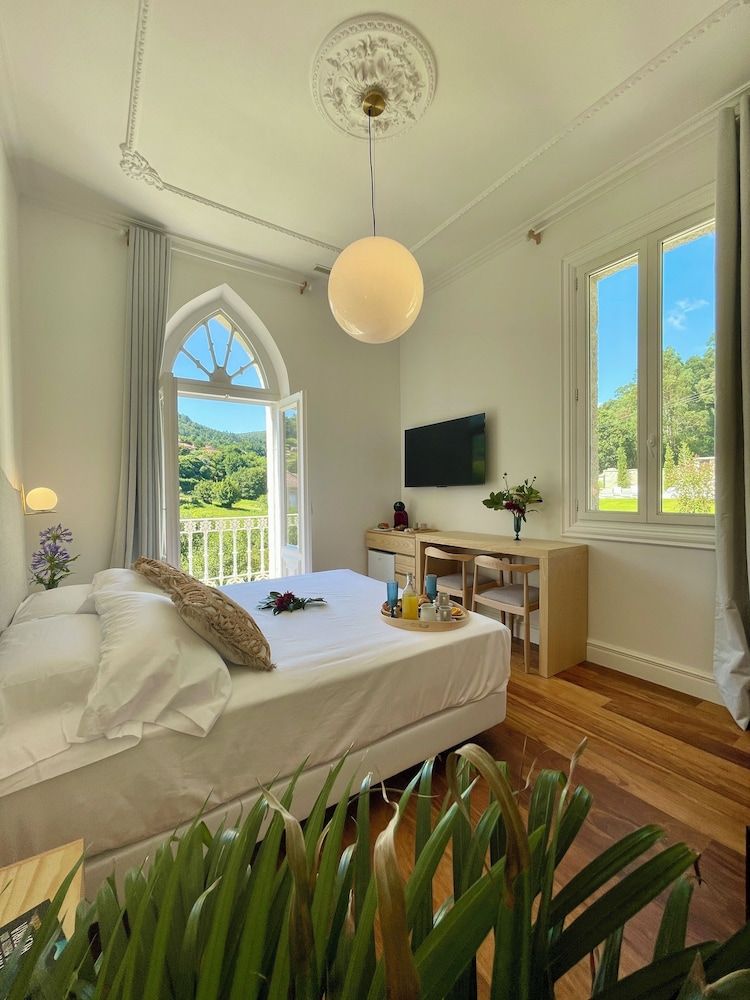 Deluxe Double Room, 1 Queen Bed, Balcony, Garden View