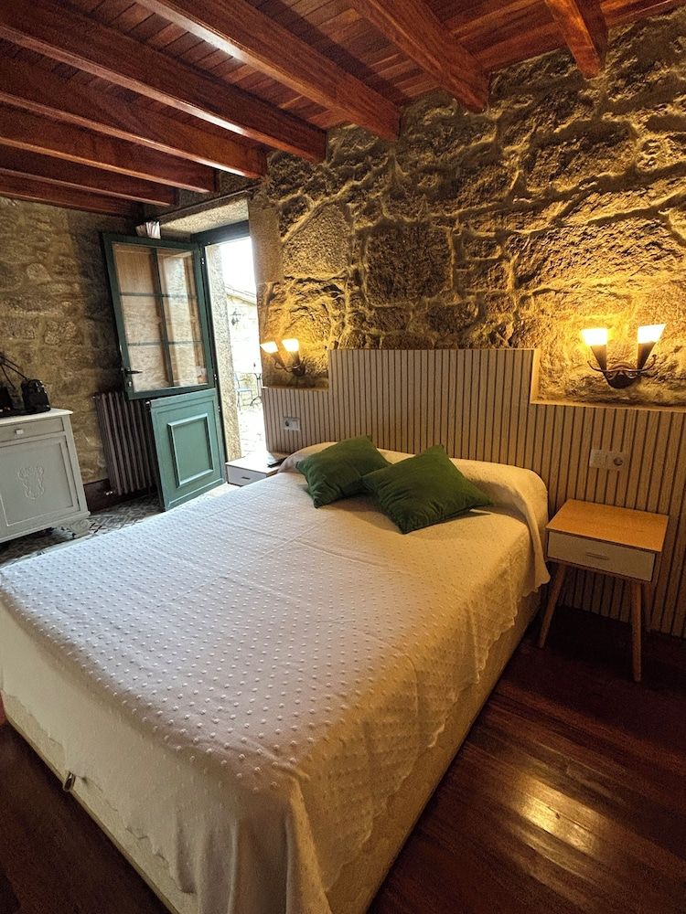 CASA DE COSTOIA Comfort Double Room, Garden View 2