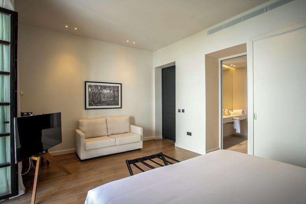 Hotel Boutique Sidonia Junior Double Room, 1 King Bed, City View 5