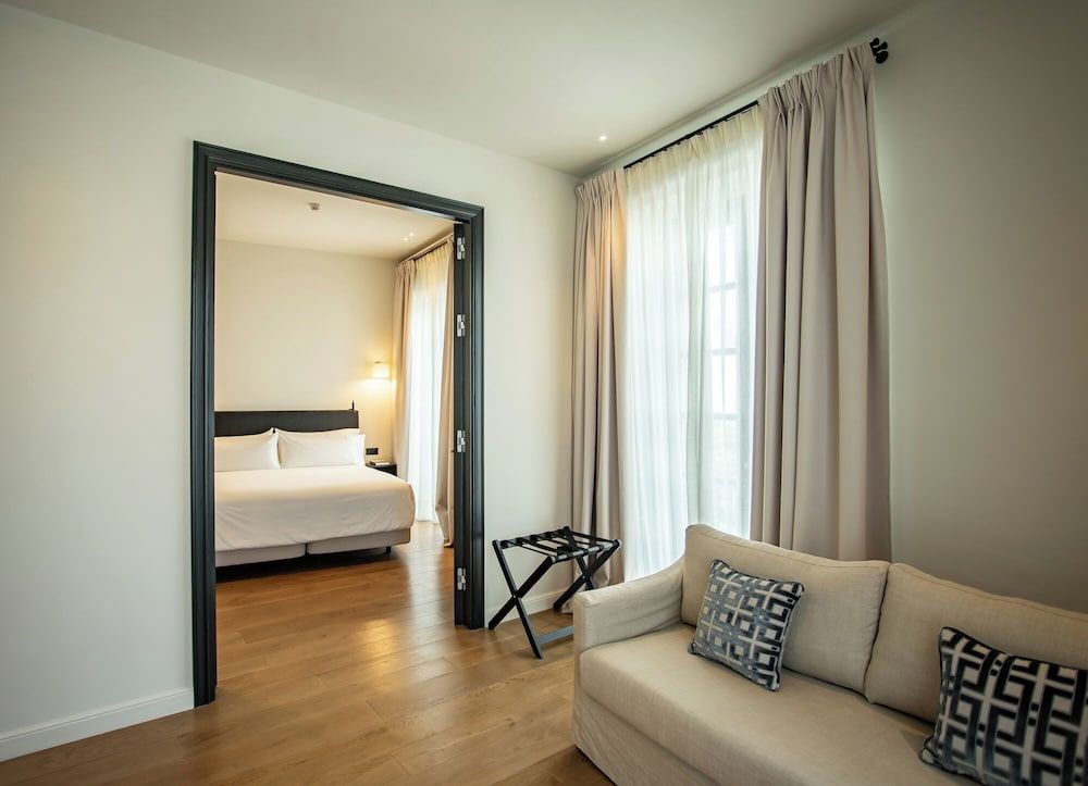 Hotel Boutique Sidonia Deluxe Suite, 2 Bedrooms, City View 2