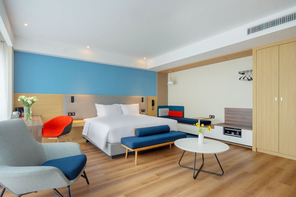 Standard Room, 1 King Bed (Extra Floor Space)