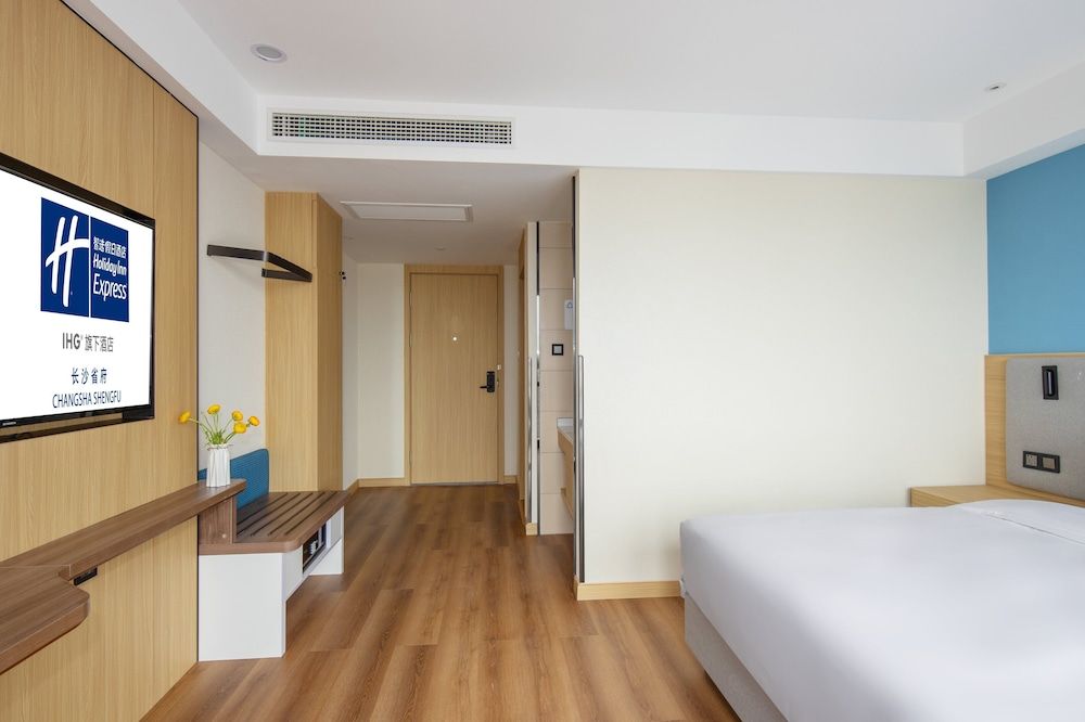 Standard Room, 1 King Bed