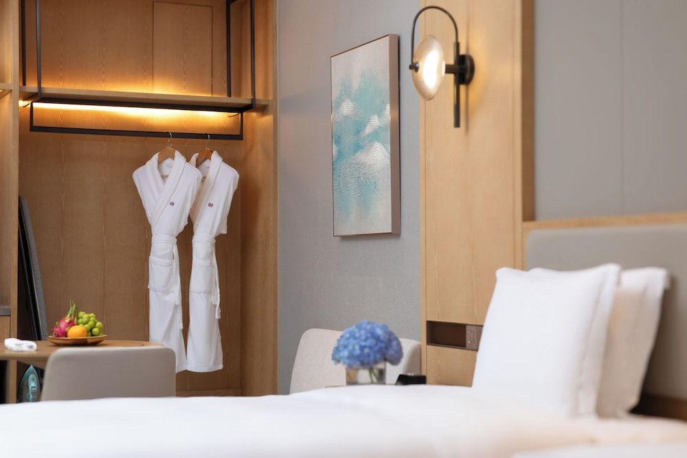 Crowne Plaza Zhoushan Seaview by IHG Standard Room, 2 Twin Beds, Harbor View 3