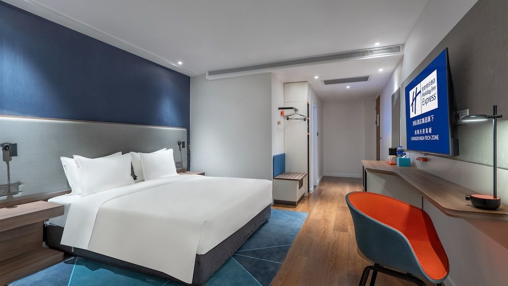 Standard Room, 1 King Bed (Extra Floor Space)