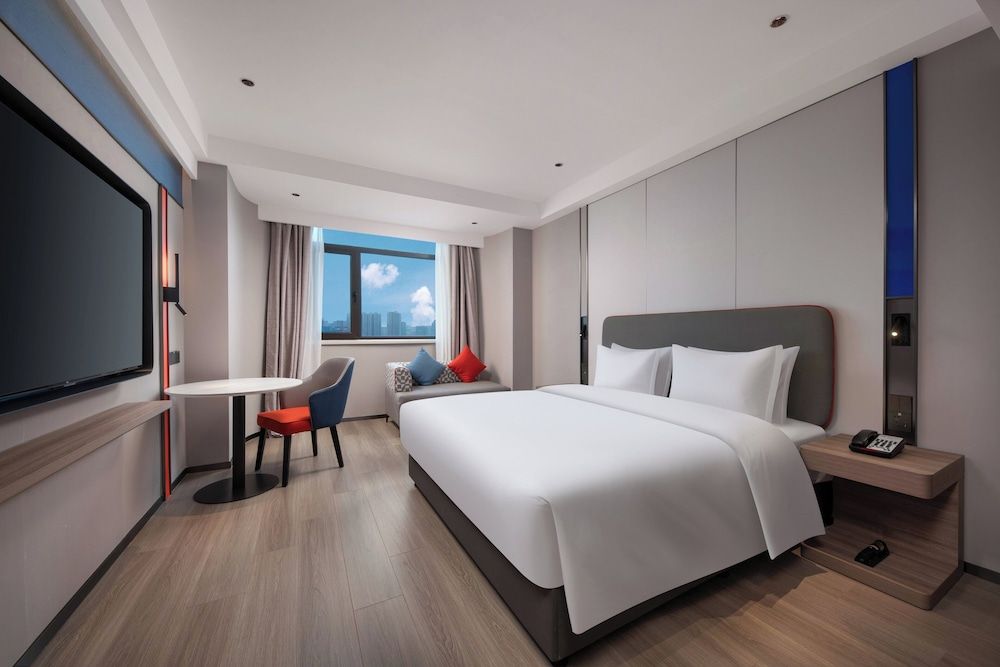 Standard Room, 1 King Bed (High Floor)
