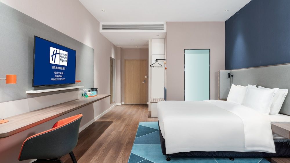 Standard Room, 1 King Bed, City View