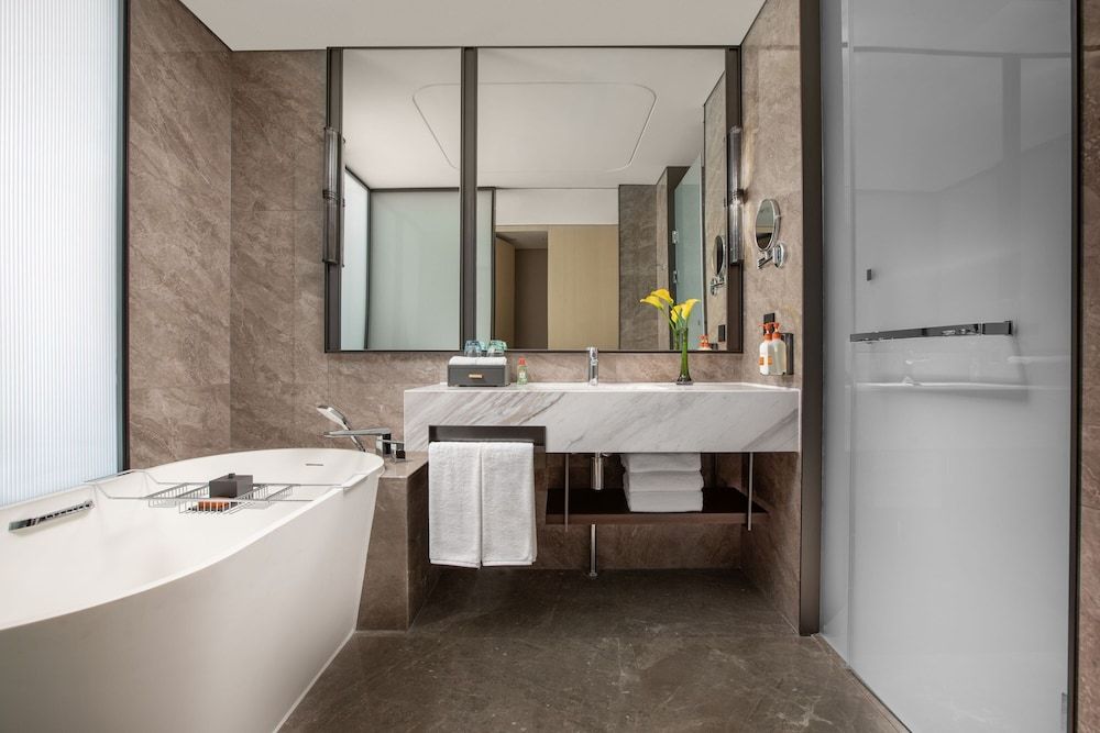 Premium Room, 1 King Bed, Club Lounge Access