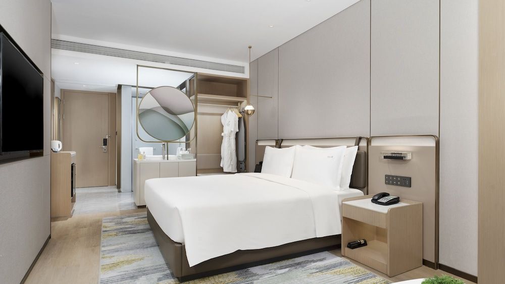 Standard Room, 1 King Bed, River View