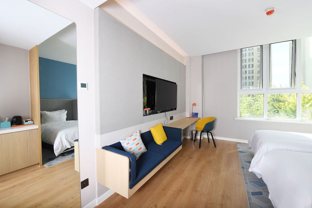 Standard Room, 2 Twin Beds (Extra Floor Space)