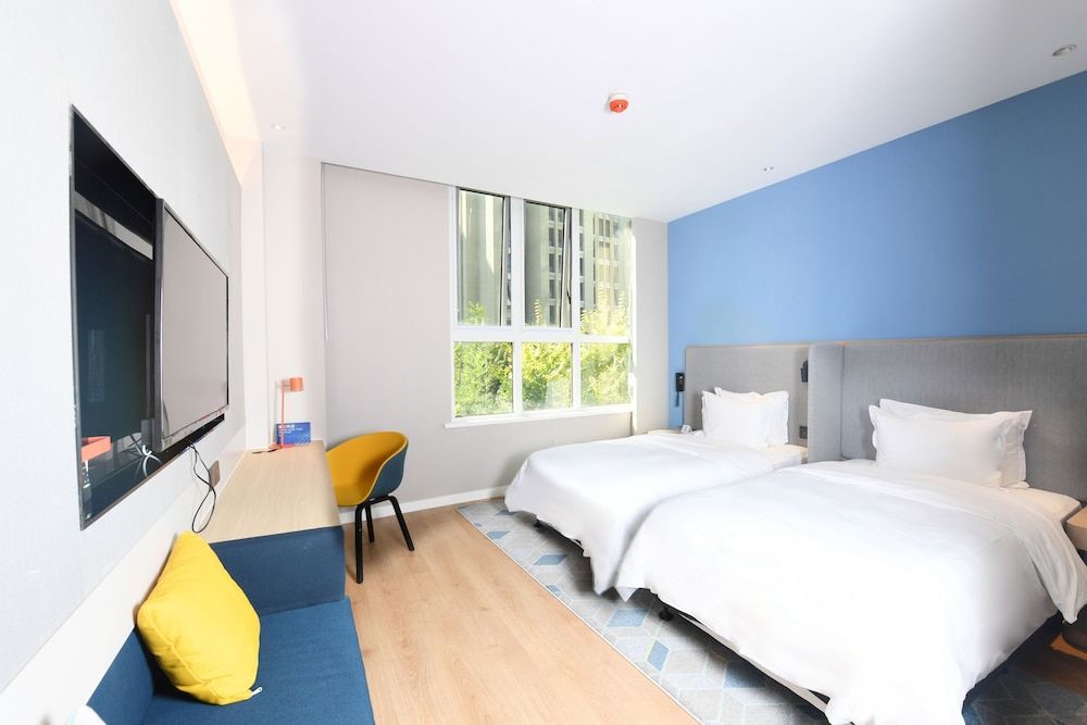 Standard Room, 2 Twin Beds, City View