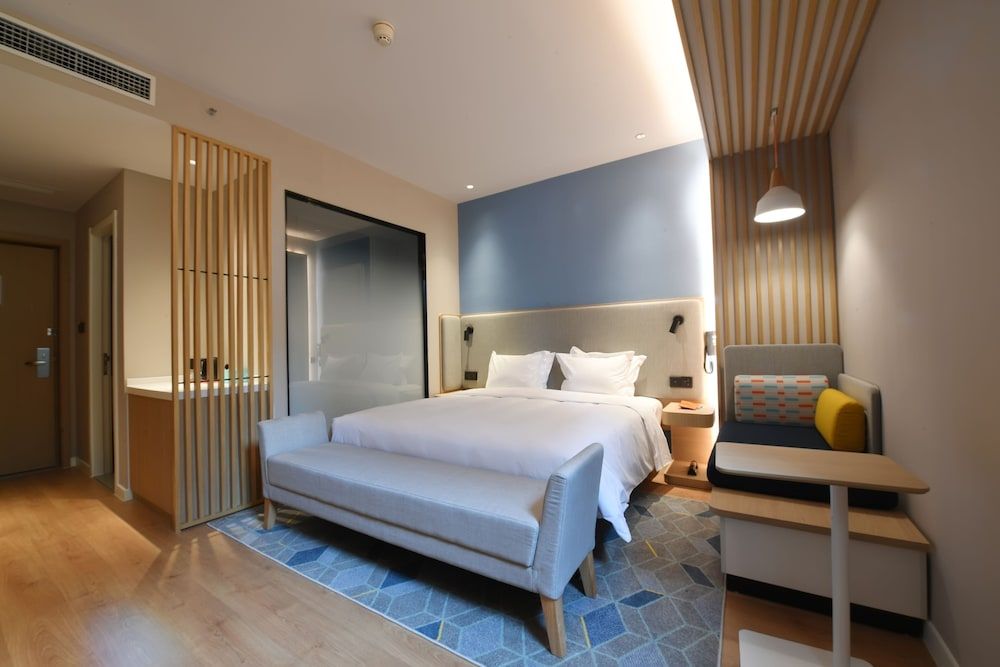 Standard Room, 1 King Bed (Extra Floor Space)
