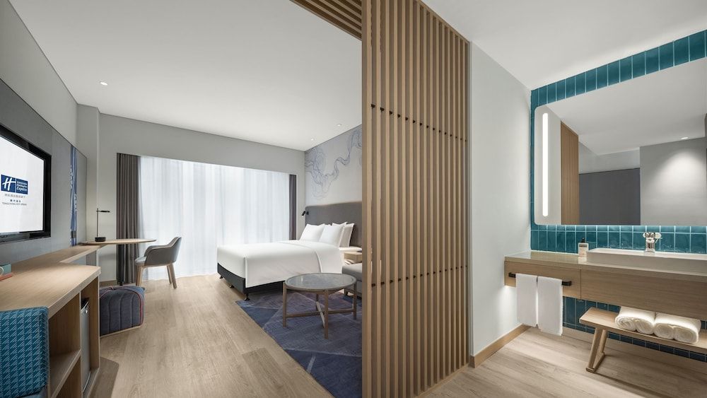 Holiday Inn Express Tengchong Hot Spring by IHG Standard Room, 1 King Bed 5