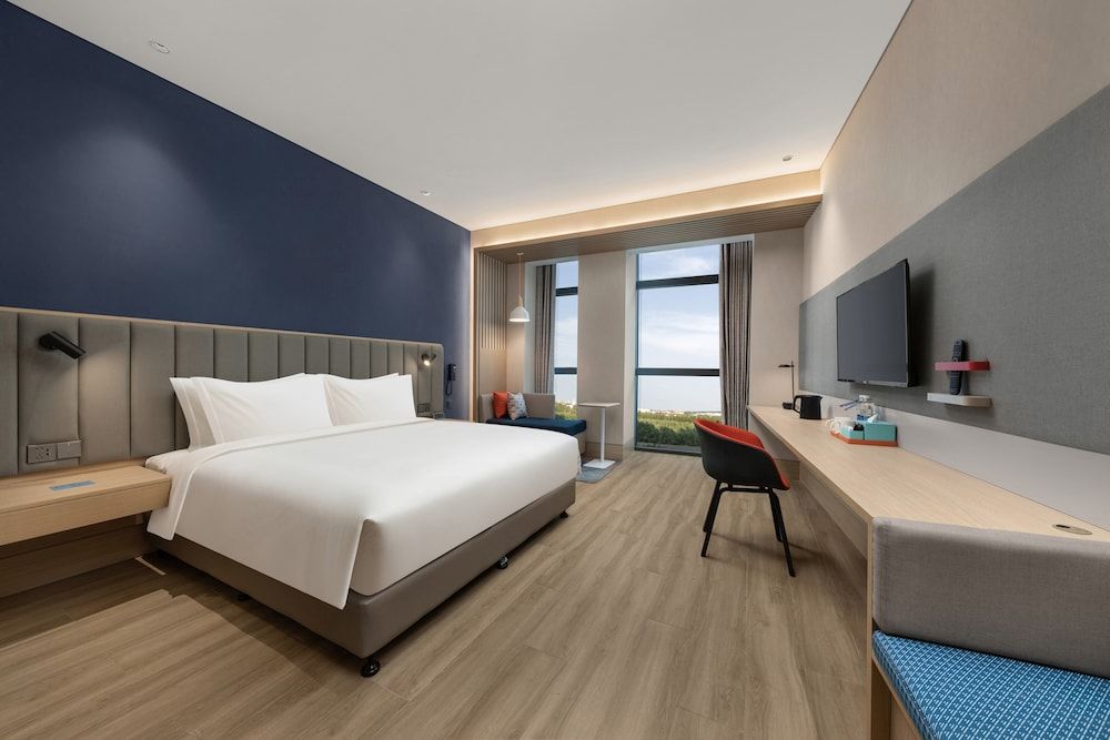 Standard Room, 1 King Bed (Extra Floor Space)
