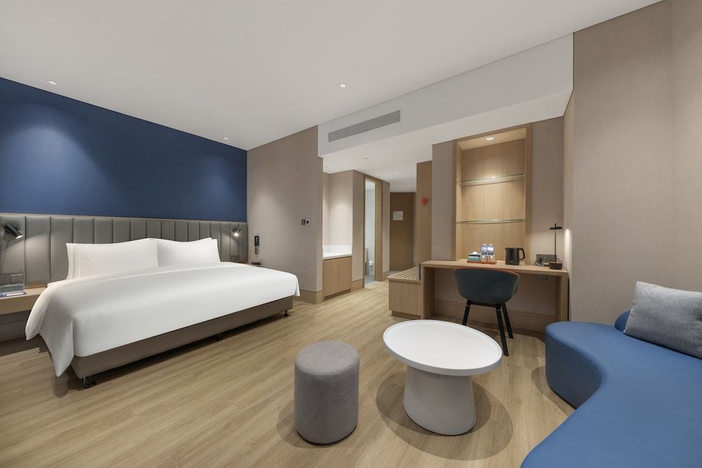 Standard Room, 1 King Bed (Extra Floor Space)