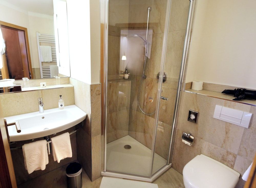 Hotel Bayerischer Hof Comfort Single Room, Courtyard View 2