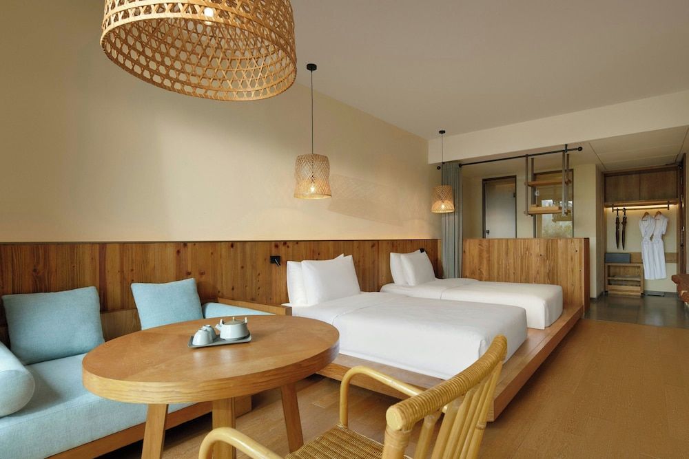 Room, 2 Twin Beds, River View