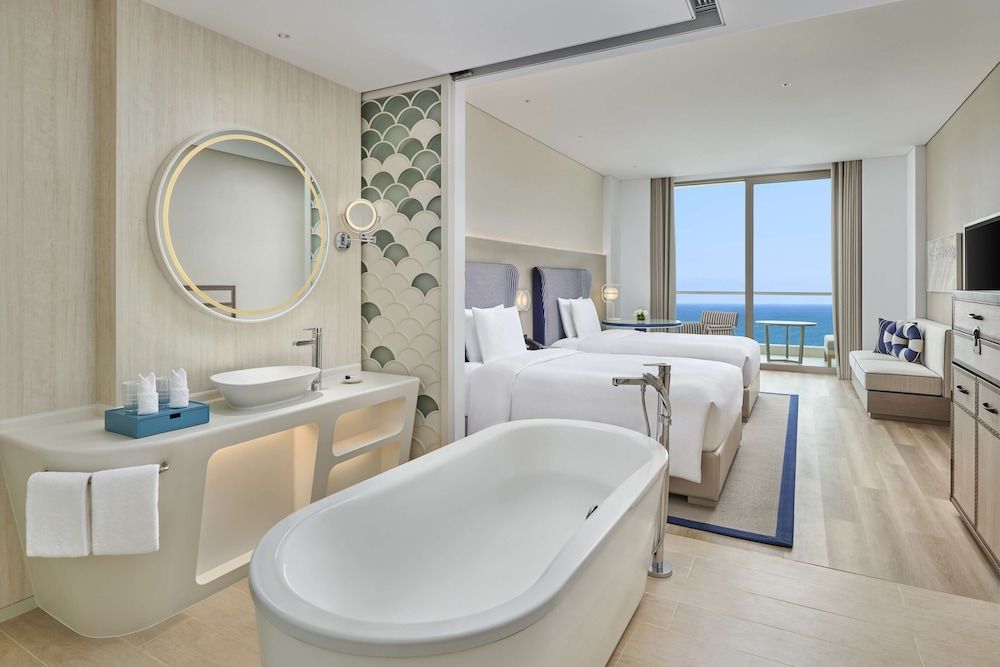 The Mermoon Resort Hainan Tufu Bay, Tapestry By Hilton Deluxe Room, 2 Twin Beds, Ocean View 8
