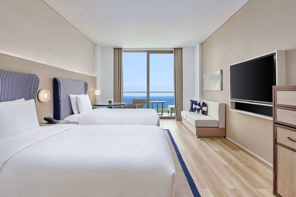 The Mermoon Resort Hainan Tufu Bay, Tapestry By Hilton Deluxe Room, 2 Twin Beds, Ocean View 2