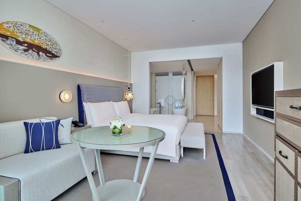 The Mermoon Resort Hainan Tufu Bay, Tapestry By Hilton Deluxe Room, 1 King Bed, Ocean View 8