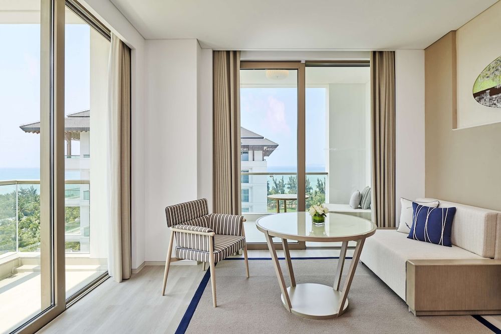 The Mermoon Resort Hainan Tufu Bay, Tapestry By Hilton Deluxe Room, 1 King Bed (Mermoon) 8