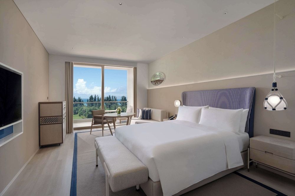 The Mermoon Resort Hainan Tufu Bay, Tapestry By Hilton Deluxe Room, 1 King Bed, Ocean View