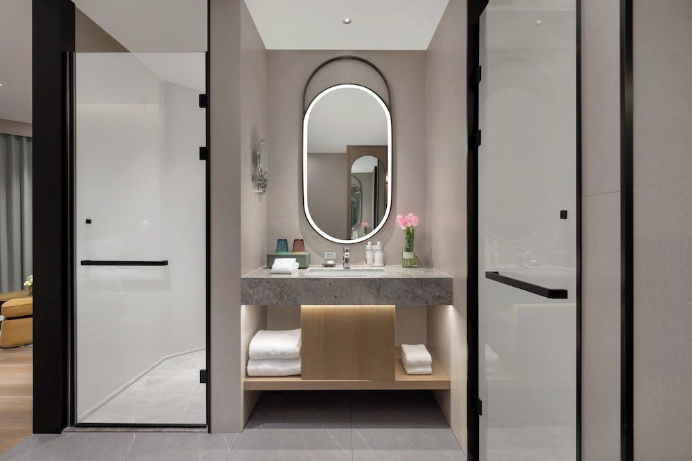 Suite, 1 King Bed