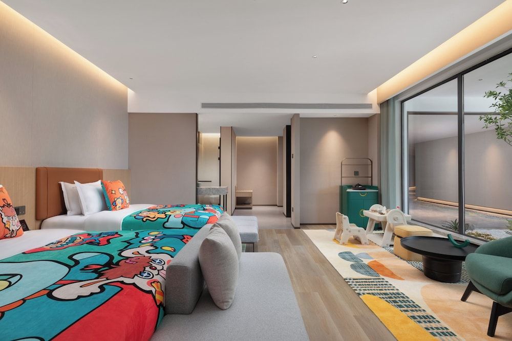 Family Room, 1 King Bed (Premium)