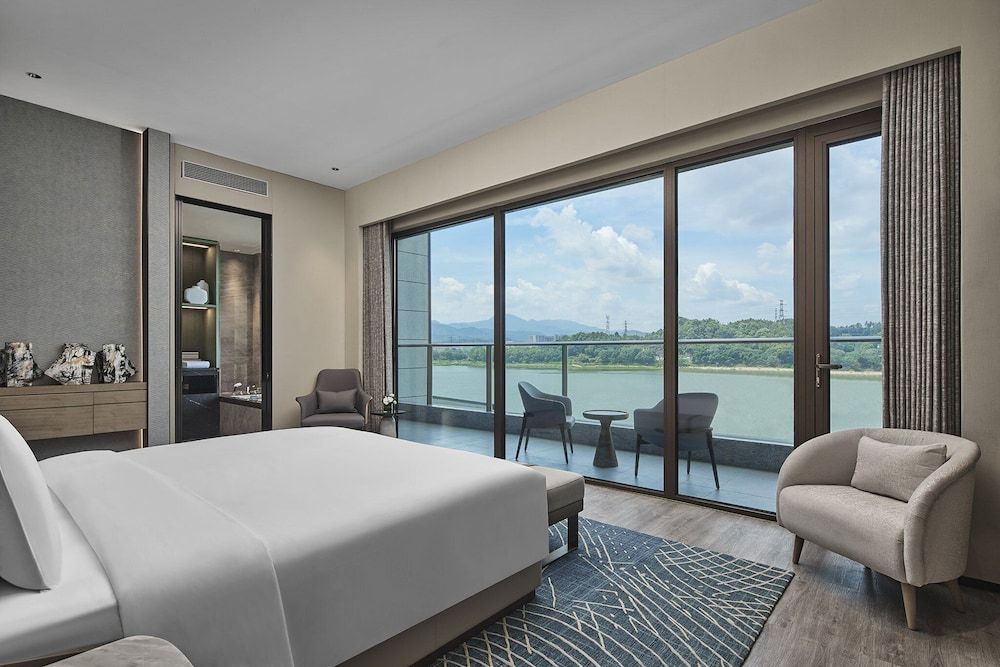 Suite, 1 King Bed (Living Area)