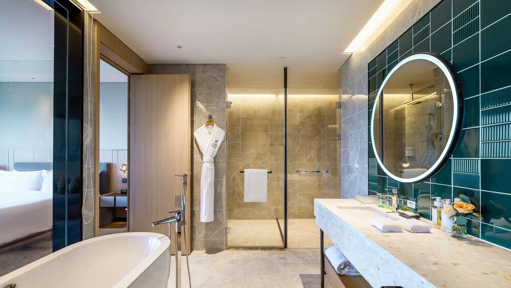 Suite, 1 King Bed