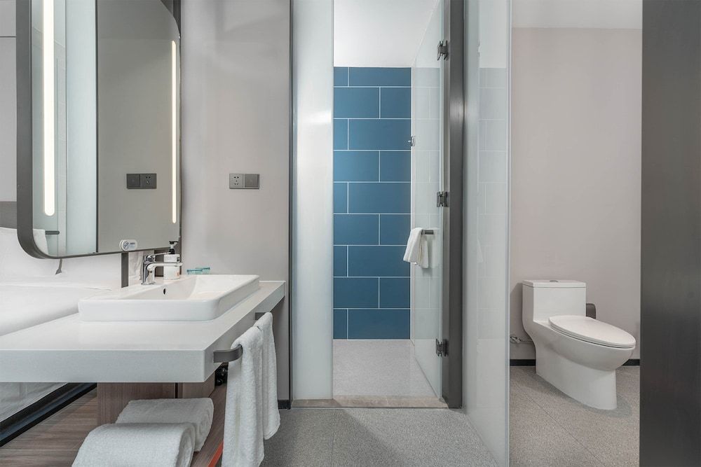 Standard Room, 2 Twin Beds (Atrium View)