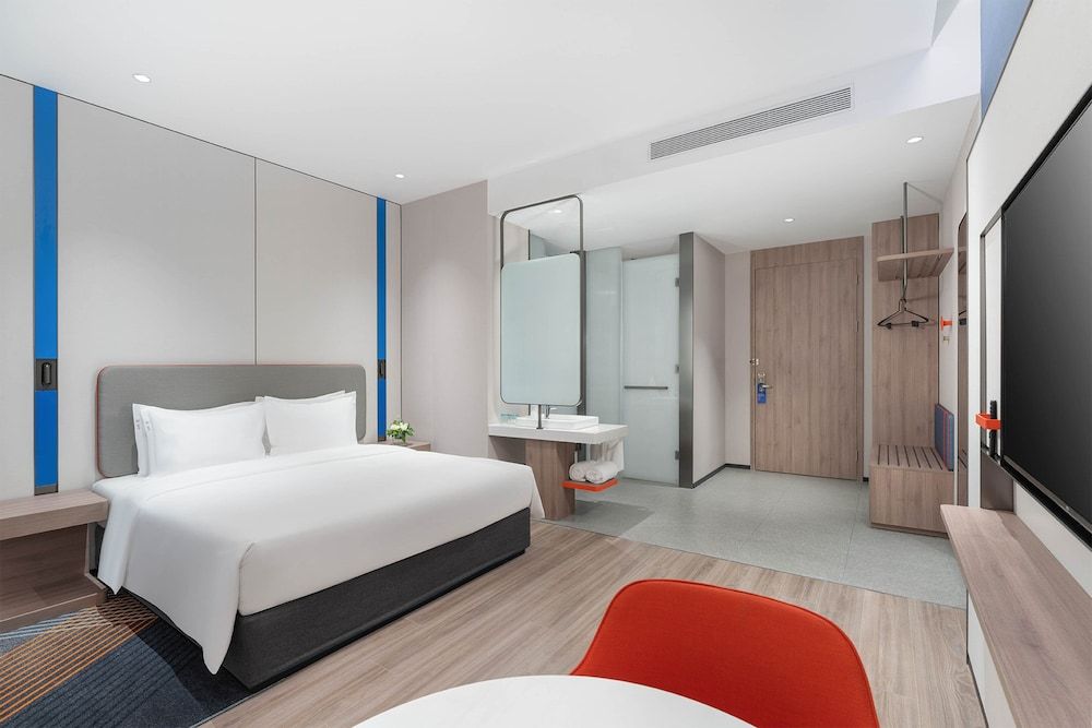 Standard Room, 1 King Bed, City View (Extra Floor Space)