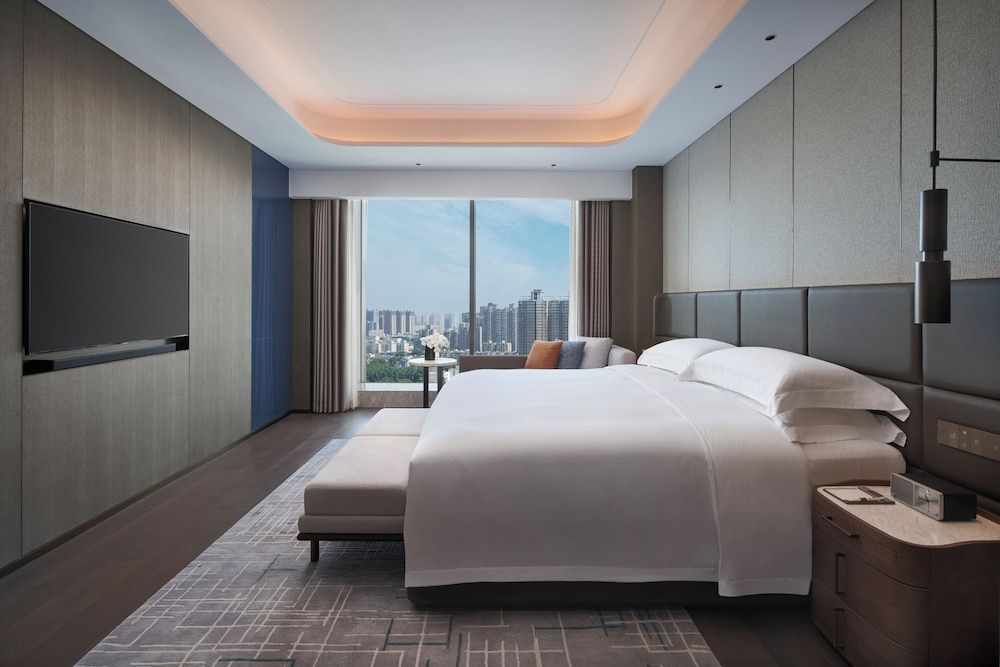 Suite, 1 Bedroom, Garden View (Dining Area)