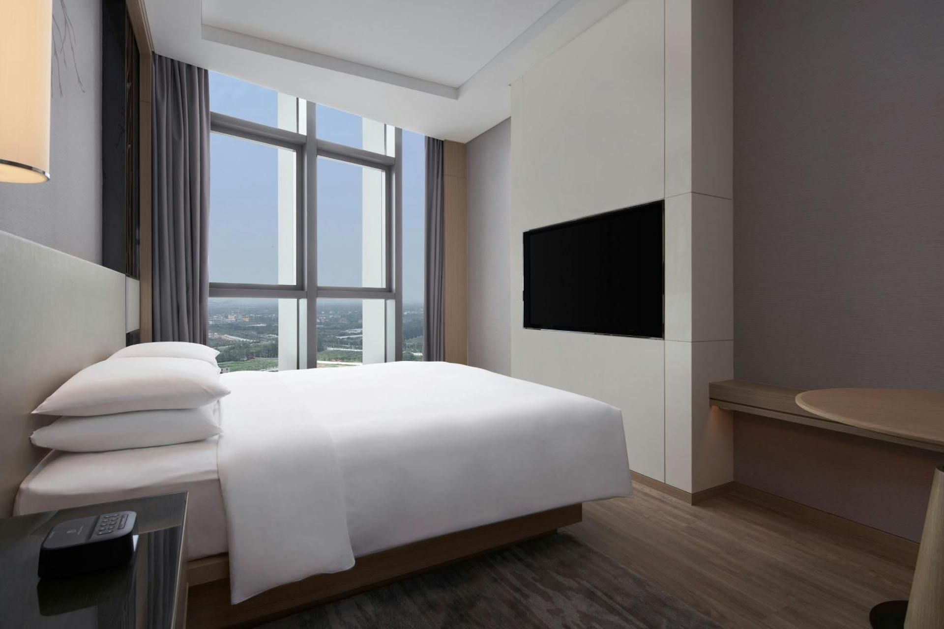Standard, Guest room, 1 King, City view